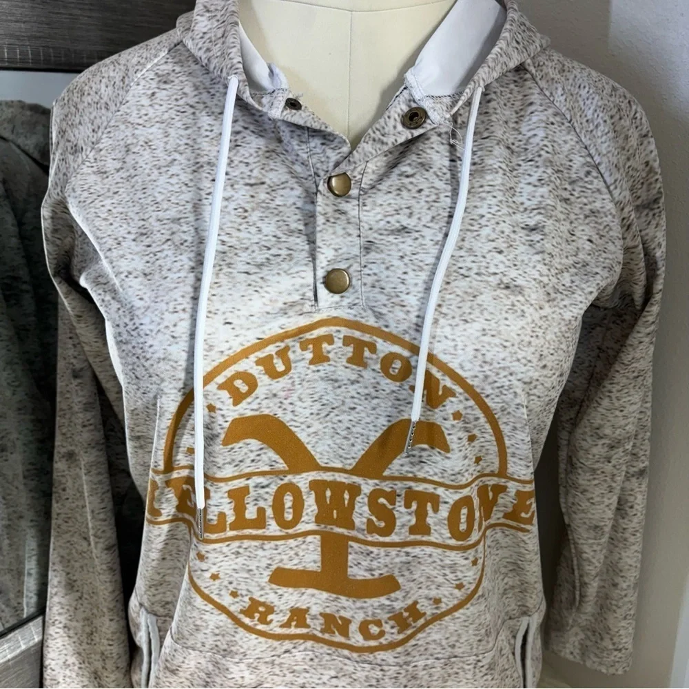 Source Unknown Gray Sweater with Vintage Logo